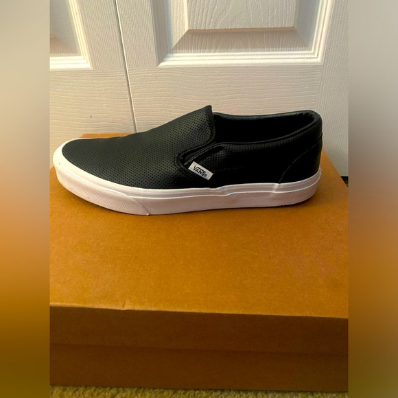Vans Shoes - 🖤Worn Once! Black Leather Slip-On Vans- M8.5/W10🖤